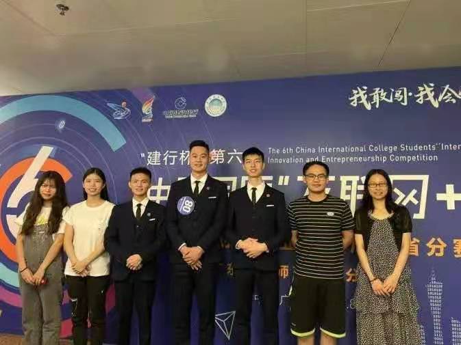 優(yōu)秀團(tuán)隊(duì)比賽合影